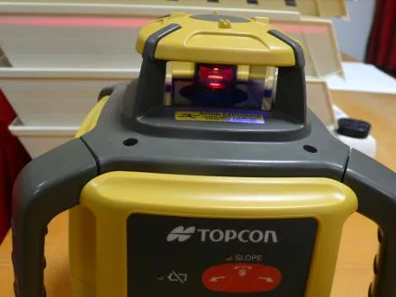 Rotan laser TOPCON RL-H4C se zrukou